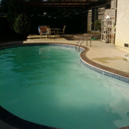 Пул сайд барнаул бассейн. Бассейн солнце. Sisters pool. Pool side перевод. Pool side перевод.