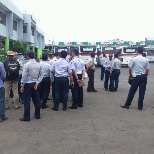 Das Foto wurde bei Terminal Bekasi von Ade S. am 3/21/2012 aufgenommen
