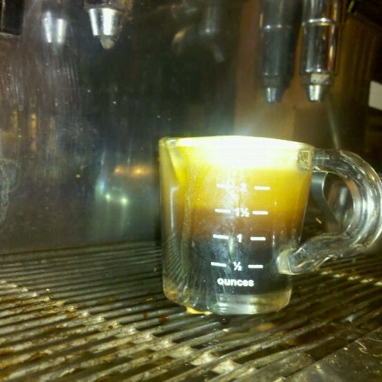 1/16/2012 tarihinde Amber N.ziyaretçi tarafından Metropolitan Coffee'de çekilen fotoğraf