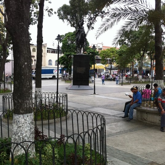 Foto tomada en Plaza Sucre  por Katy M. el 10/14/2011