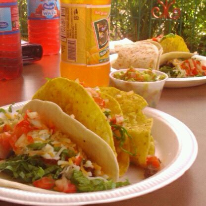 12/6/2011 tarihinde Laura-Jeanziyaretçi tarafından Chilitos Mexican Restaurant'de çekilen fotoğraf