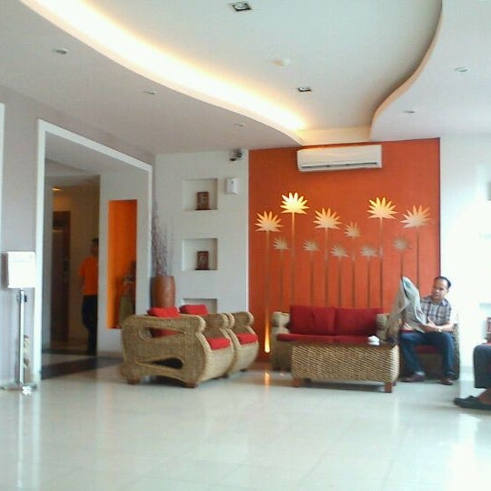 Photo taken at Jentra Dagen Hotel by Ipunk S. on 1/12/2012