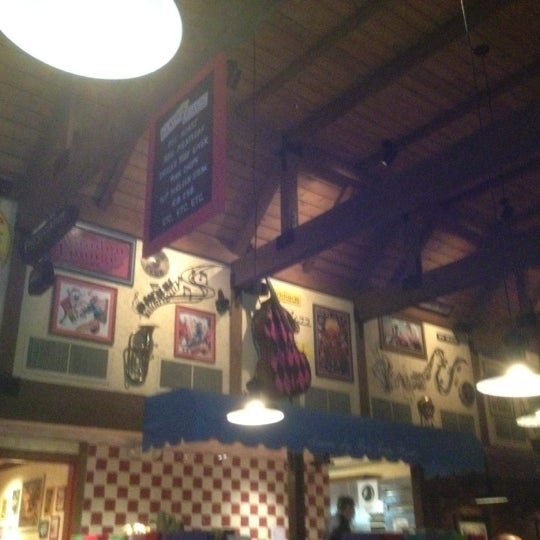 Foto tomada en Mimi&#39;s Cafe  por Bart B. el 4/6/2012
