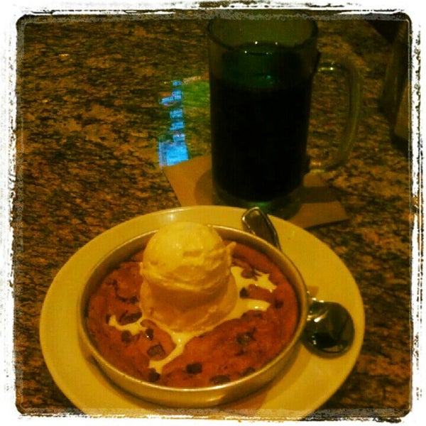 Photo taken at BJ&#39;s Restaurant &amp; Brewhouse by Ryan R. on 5/19/2012