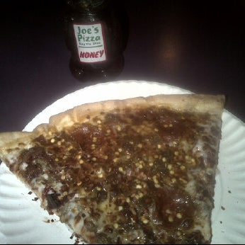 Photo taken at Joe&#39;s Pizza Buy the Slice by Pedrito on 1/18/2012