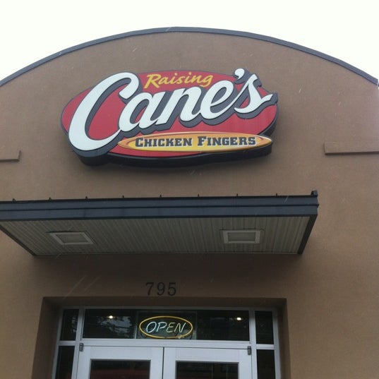 6/11/2012 tarihinde Andrew C.ziyaretçi tarafından Raising Cane&#39;s Chicken Fingers'de çekilen fotoğraf