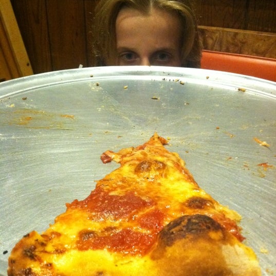 Снимок сделан в DeLorenzo&#39;s Pizza пользователем Peter K. 8/26/2012