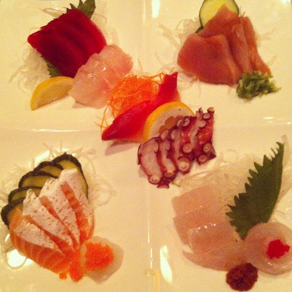 Снимок сделан в Yummy Grill &amp; Sushi пользователем Jasmine M. 8/22/2012
