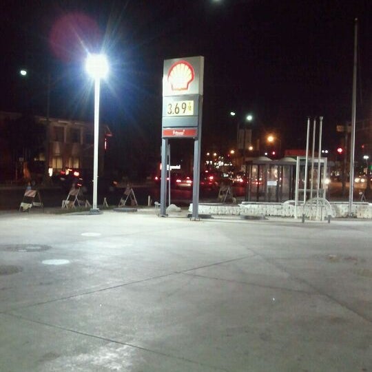 Photo taken at Shell by Ricardo G. on 10/11/2011