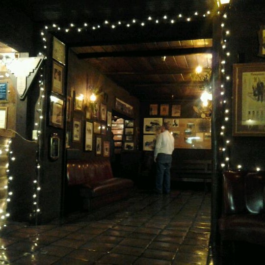 12/23/2011 tarihinde Dusty S.ziyaretçi tarafından Monti&#39;s La Casa Vieja'de çekilen fotoğraf