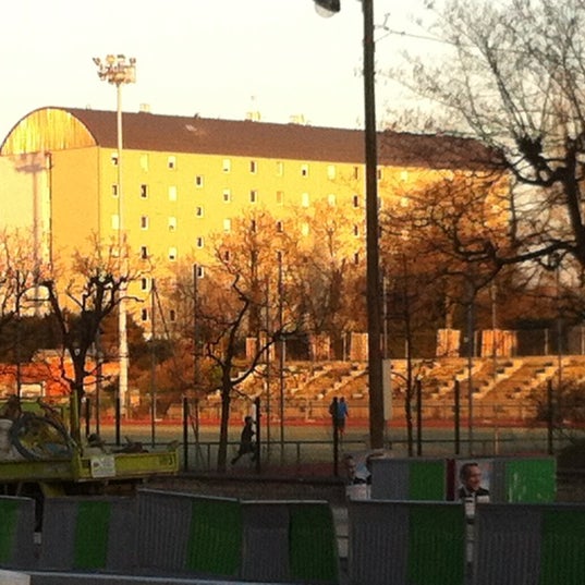 Photos at Stade LéoLagrange 68 boulevard Poniatowski Photos at Stade LéoLagrange 68 boulevard Poniatowski