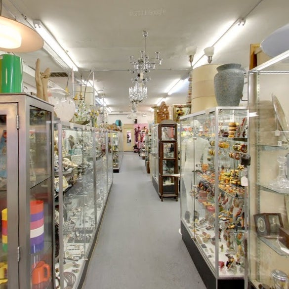 A maze-like array of cases, packed with blown-glass vases, enamel Chicago charms and prints from the ’60s, makes it easy to spend a whole afternoon here.