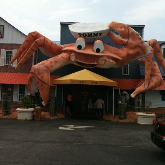 Photo taken at Giant Crab Seafood Restaurant by Lisa B. on 7/21/2011