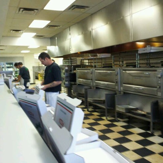 3/30/2012에 Richard O.님이 Fernando&#39;s Wedgewood Pizza에서 찍은 사진