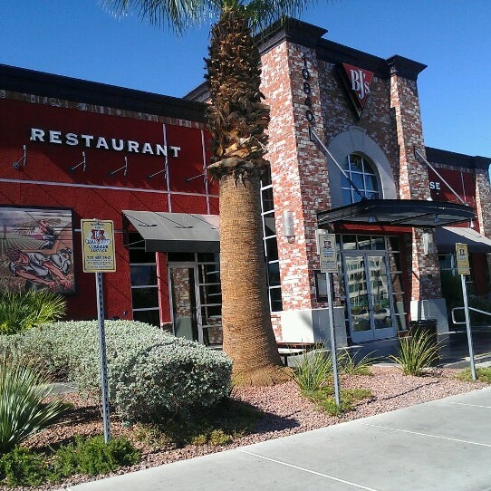 Das Foto wurde bei BJ&#39;s Restaurant &amp; Brewhouse von Janine D. am 8/2/2012 aufgenommen