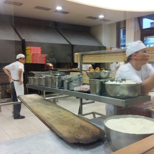 8/16/2012 tarihinde Maurizio P.ziyaretçi tarafından Ristorante Pizza a Metro da &quot;Gigino&quot; L&#39;Università della pizza'de çekilen fotoğraf
