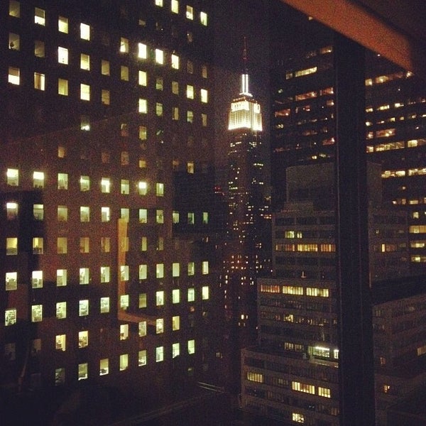 Foto diambil di The New York Helmsley Hotel oleh Barry G. pada 7/24/2012