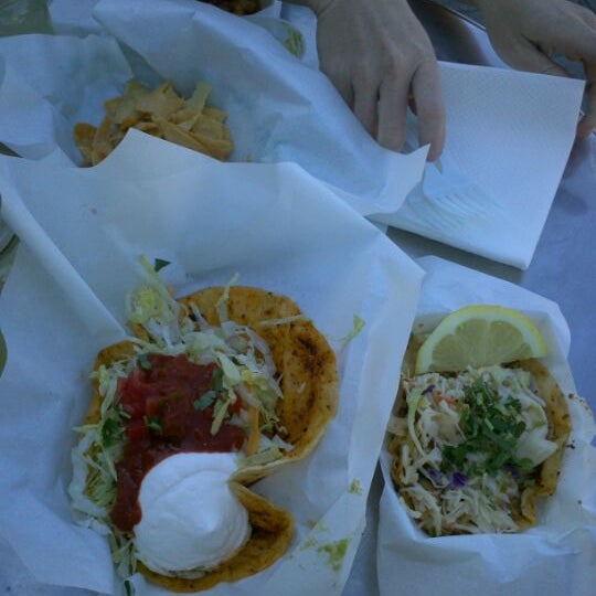 Das Foto wurde bei Sky&#39;s Gourmet Tacos von SumMilfNCookies am 3/8/2012 aufgenommen