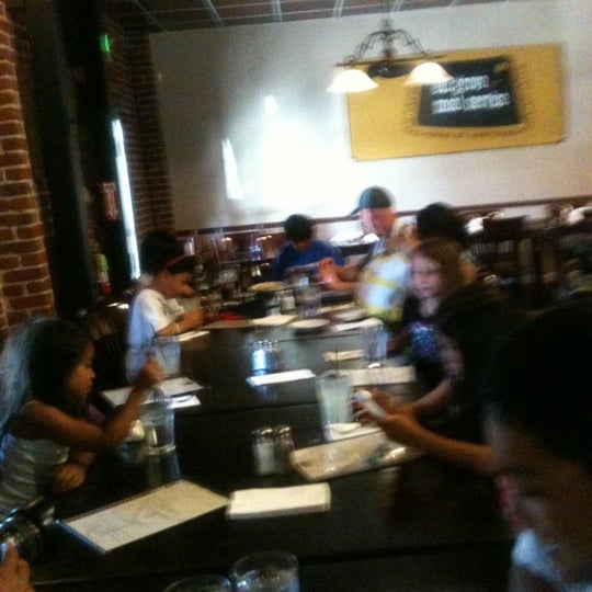 Foto tomada en Brick House Restaurant &amp; Catering  por Steven G. el 6/16/2012