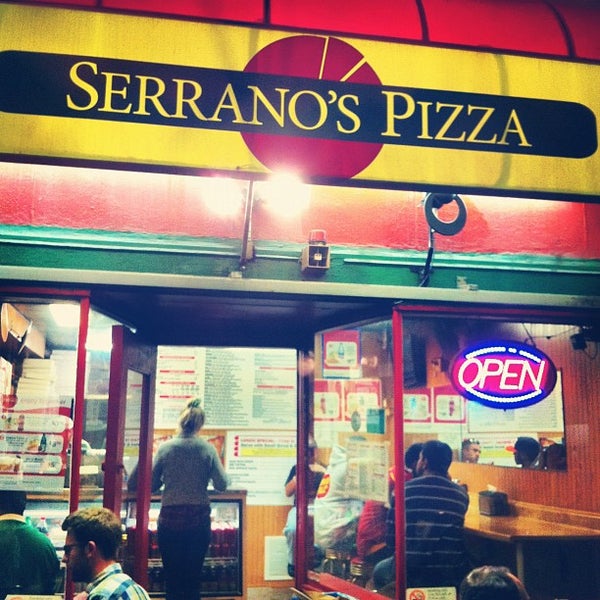 6/24/2012 tarihinde Josef D.ziyaretçi tarafından Serrano&#39;s Pizza'de çekilen fotoğraf