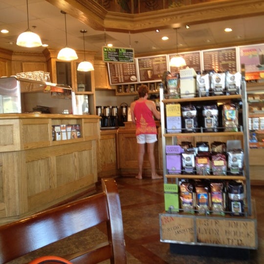 8/20/2012 tarihinde Jude B.ziyaretçi tarafından The Coffee Bean &amp; Tea Leaf'de çekilen fotoğraf