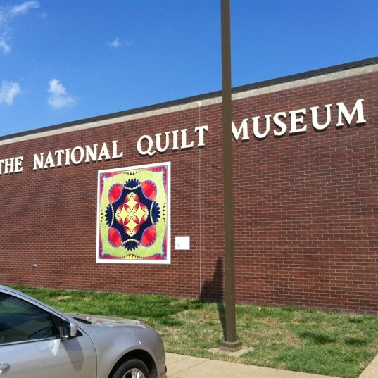 Foto tomada en The National Quilt Museum  por Bus 52 el 4/1/2012