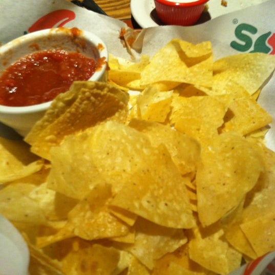 Photo taken at Chili&#39;s Grill &amp; Bar by Cecilia H. on 2/4/2012