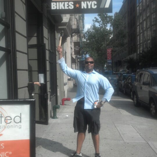 Photo taken at Sid&#39;s Bikes NYC by Katie Sue N. on 8/11/2012