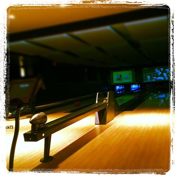 3/30/2012にDaniel S.がBlackhawk Bowl / Martini Loungeで撮った写真