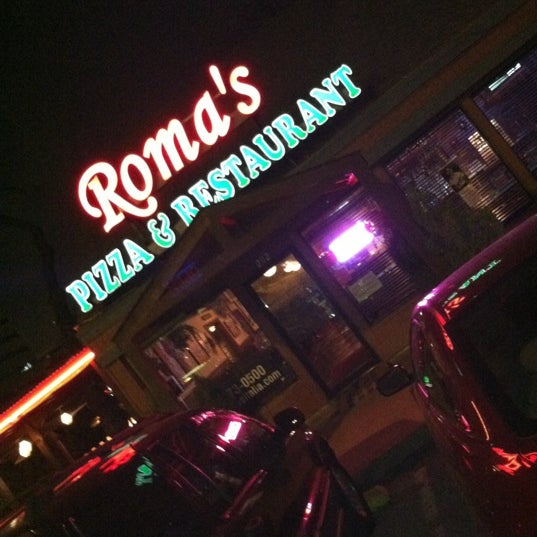 รูปภาพถ่ายที่ Roma&#39;s Pizza &amp; Restaurant โดย Ida B. เมื่อ 3/17/2012
