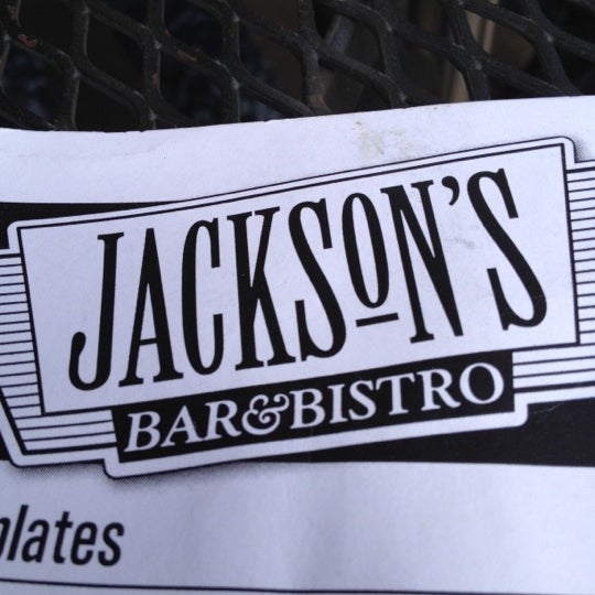 รูปภาพถ่ายที่ Jackson&#39;s Bar &amp; Bistro โดย Steph H. เมื่อ 3/15/2012