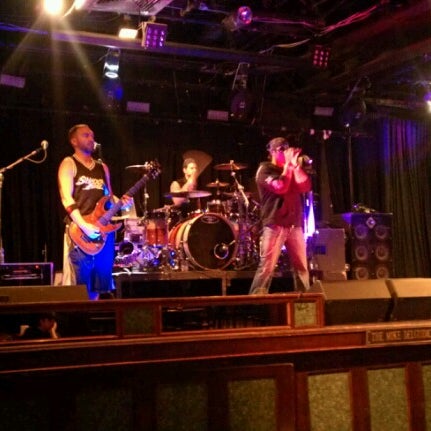 6/28/2012にExtreme R.がMulcahy&#39;s Pub &amp; Concert Hallで撮った写真