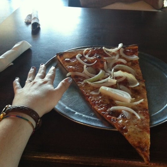 Das Foto wurde bei Russo&#39;s New York Pizzeria von Jenna V. am 6/17/2012 aufgenommen
