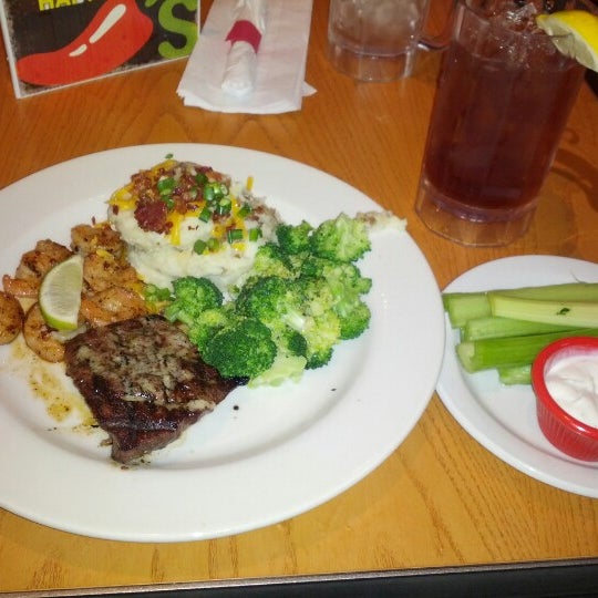 Photo taken at Chili&#39;s Grill &amp; Bar by Jamiel A. on 8/5/2012