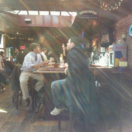 Photo taken at Bleecker Heights Tavern by Carlos Veio L. on 3/11/2012