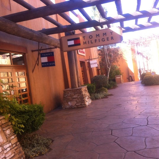 Tommy hilfiger viejas deals outlet