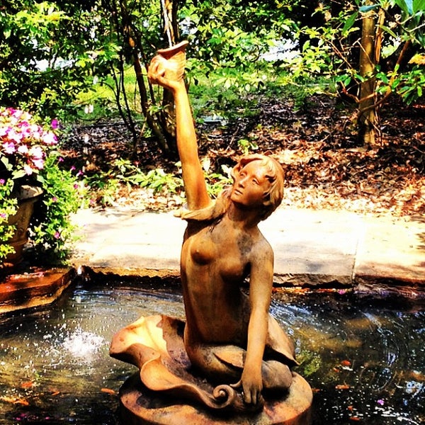 Photo taken at Bellingrath Gardens and Home by Tony C. on 5/26/2012