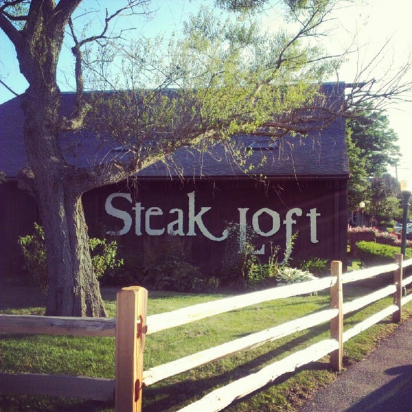 6/11/2012 tarihinde Joe D.ziyaretçi tarafından Steak Loft Restaurant'de çekilen fotoğraf
