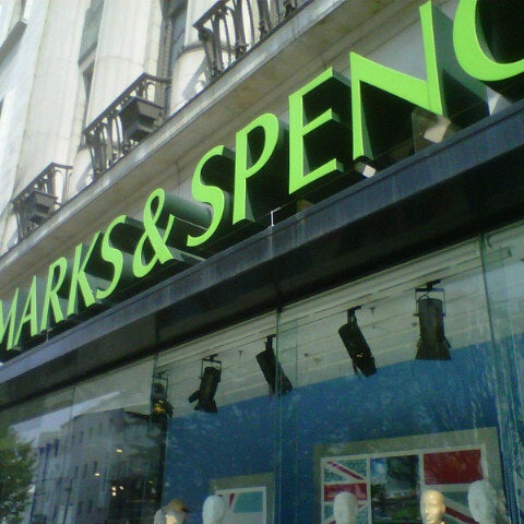 รูปภาพถ่ายที่ Marks &amp; Spencer โดย Pink 3. เมื่อ 8/16/2012