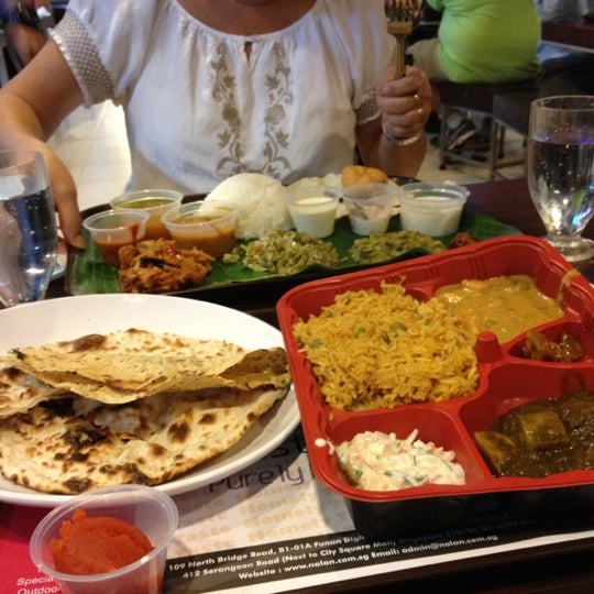 5/9/2012 tarihinde Adrian S.ziyaretçi tarafından Nalan Restaurant'de çekilen fotoğraf