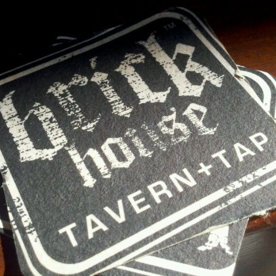 4/22/2012에 Jennifer J.님이 Brick House Tavern + Tap에서 찍은 사진