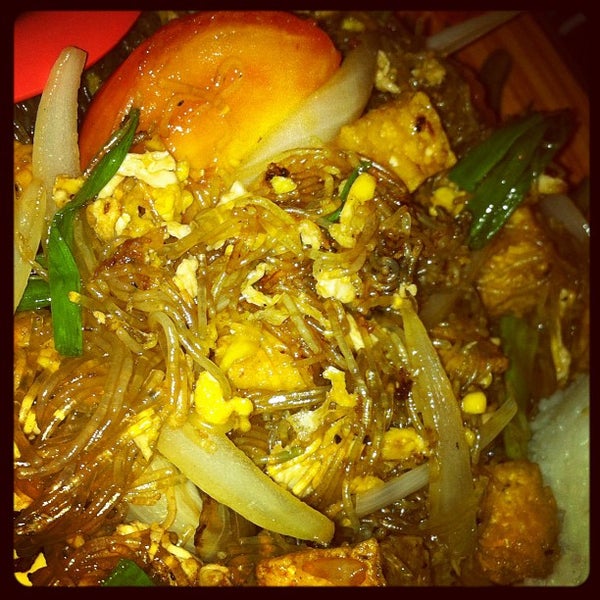 Foto diambil di Jasmine Thai Cuisine oleh Luna M. pada 8/3/2012.