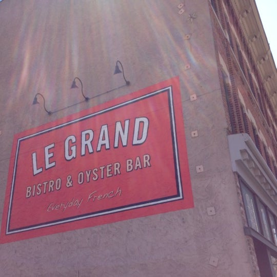 8/12/2012에 Adam S.님이 Le Grand Bistro &amp; Oyster Bar에서 찍은 사진