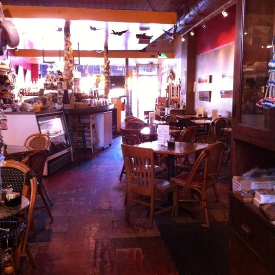 2/25/2012 tarihinde Stephanie H.ziyaretçi tarafından Kopi Café'de çekilen fotoğraf