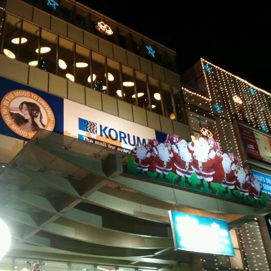 Foto tirada no(a) Korum Mall por Navnath K. em 2/25/2012