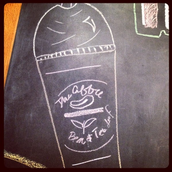 รูปภาพถ่ายที่ The Coffee Bean &amp; Tea Leaf โดย Marlon เมื่อ 8/19/2012