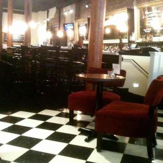 Photo taken at Brasserie Montmartre by Charles N. on 3/29/2012
