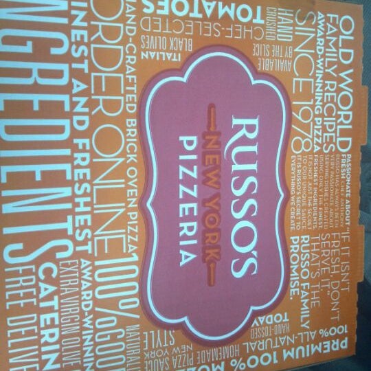 รูปภาพถ่ายที่ Russo&#39;s New York Pizzeria โดย Alexander G. เมื่อ 5/10/2012