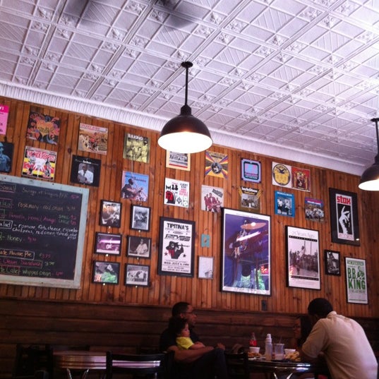 Photo taken at Ruthie&#39;s Bar-B-Q &amp; Pizza by Ian L. on 6/16/2012