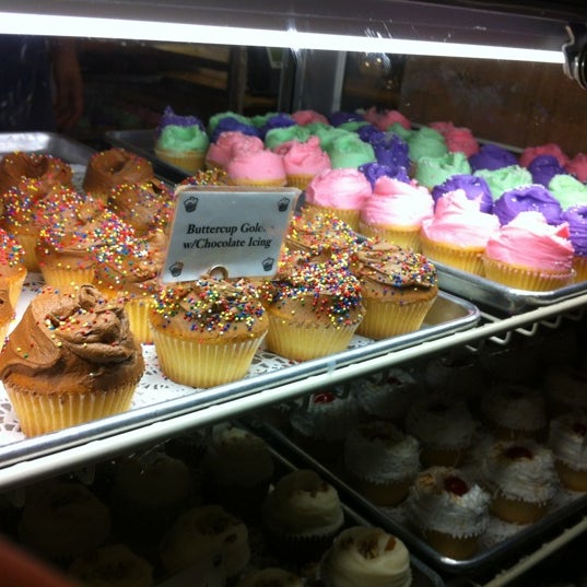 3/12/2012 tarihinde Shirley C.ziyaretçi tarafından Buttercup Bake Shop'de çekilen fotoğraf